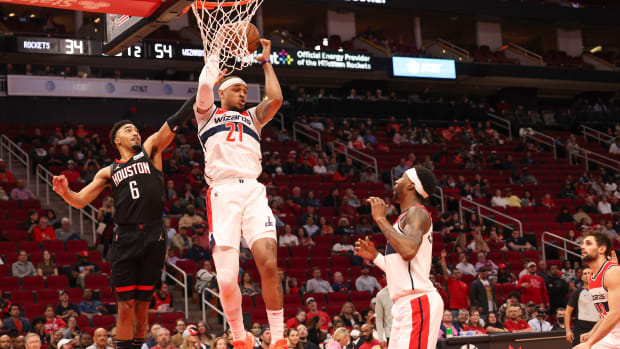 Washington Wizards center Daniel Gafford (21) against the Houston Rockets